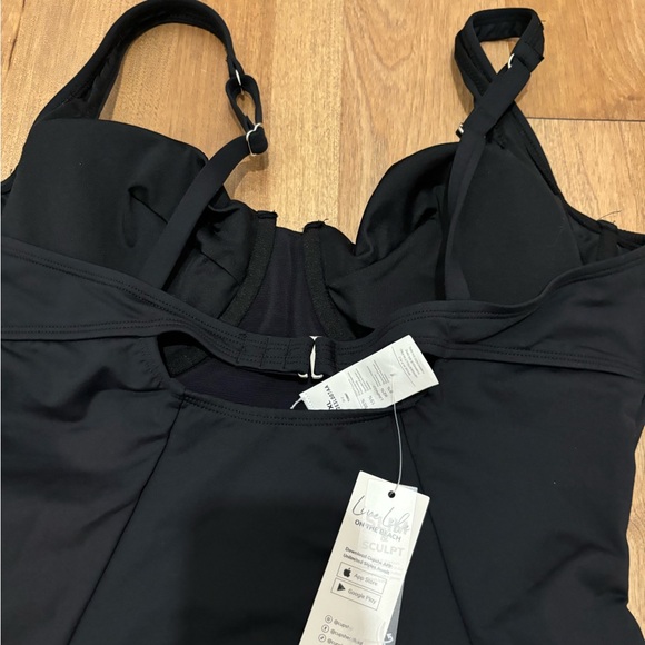 CUPSHE Women's One Piece Swimsuit - Picture 7 of 8